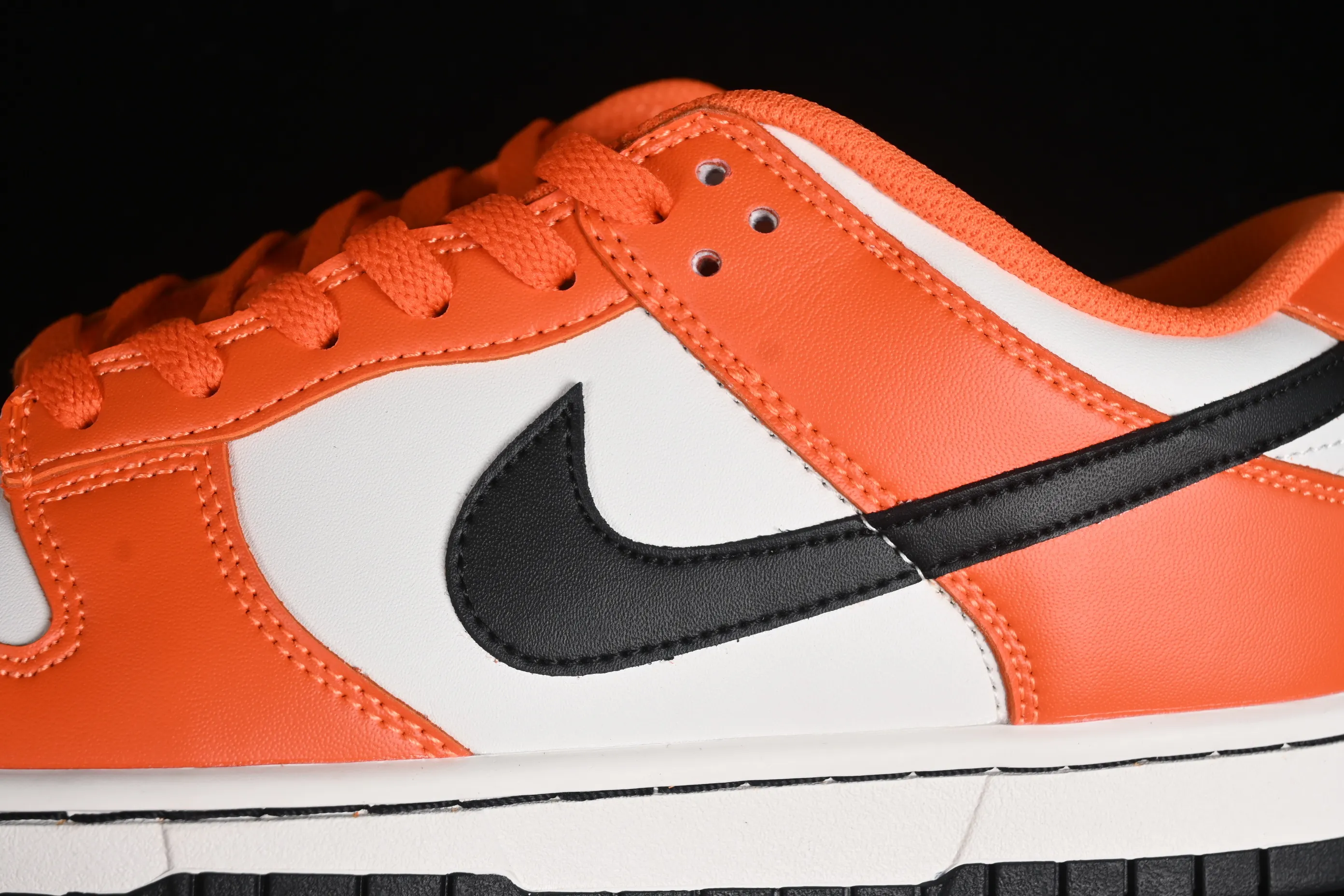 All Categories Nk SB Dunk Series Nk SB Dunk Low Low-top sneakers Nk SB Dunk Low White Orange Black Hook Low-top casual sneakers DH9765-003
